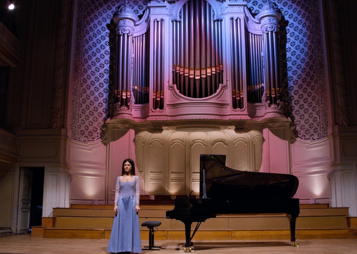 Photo from the movie Enormous