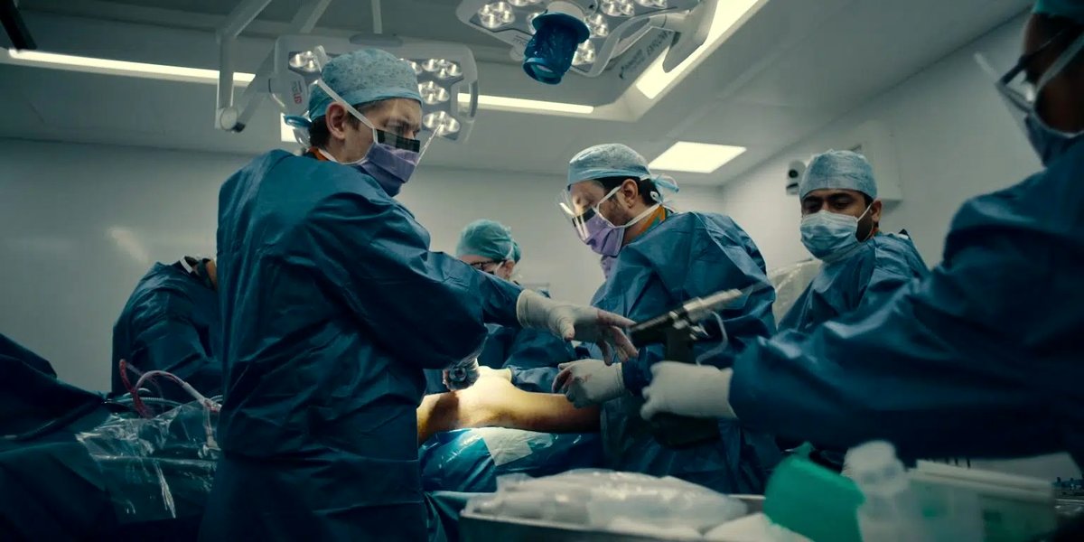 Photo du film Critical: Between Life and Death