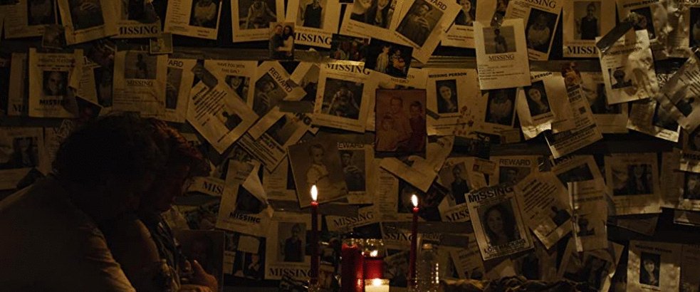 Photo du film At Night Comes Wolves