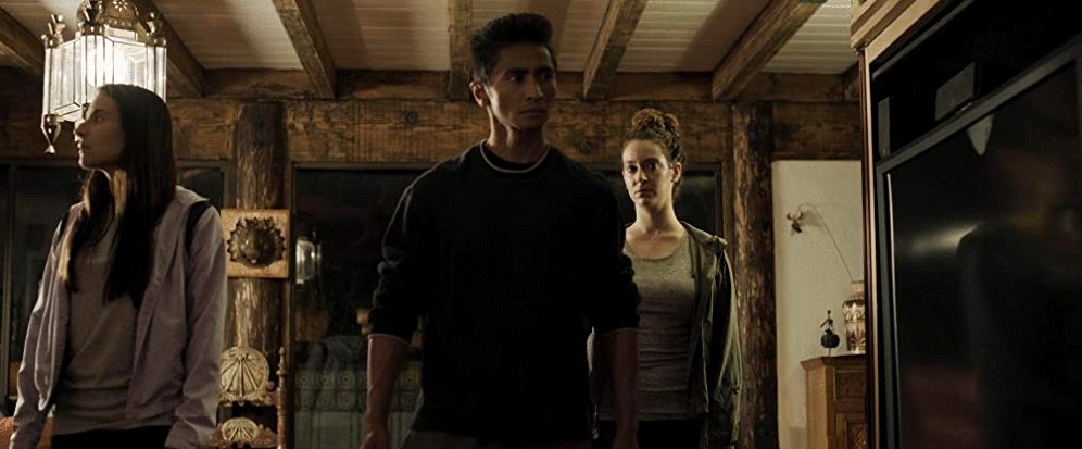 Photo du film At Night Comes Wolves