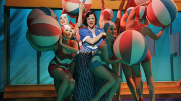 Photo du film Madame Henderson présente