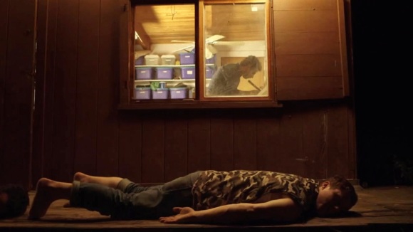 Photo from the movie People Hold On