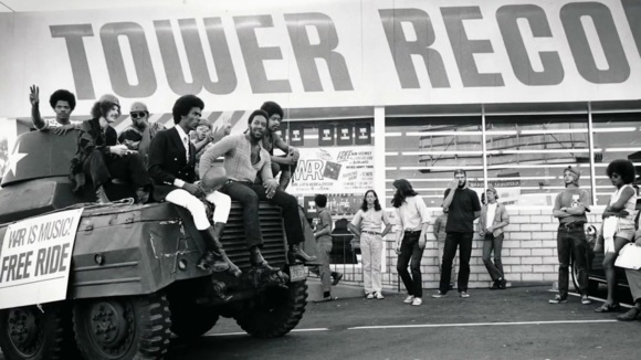 Photo du film All Things Must Pass