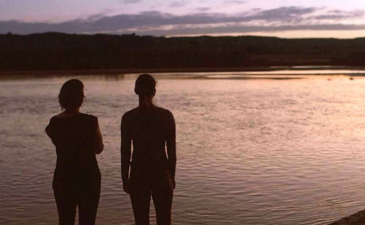 Photo du film All the World Is Sleeping