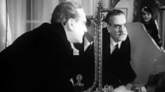 Photo from the movie The Kiss Before the Mirror