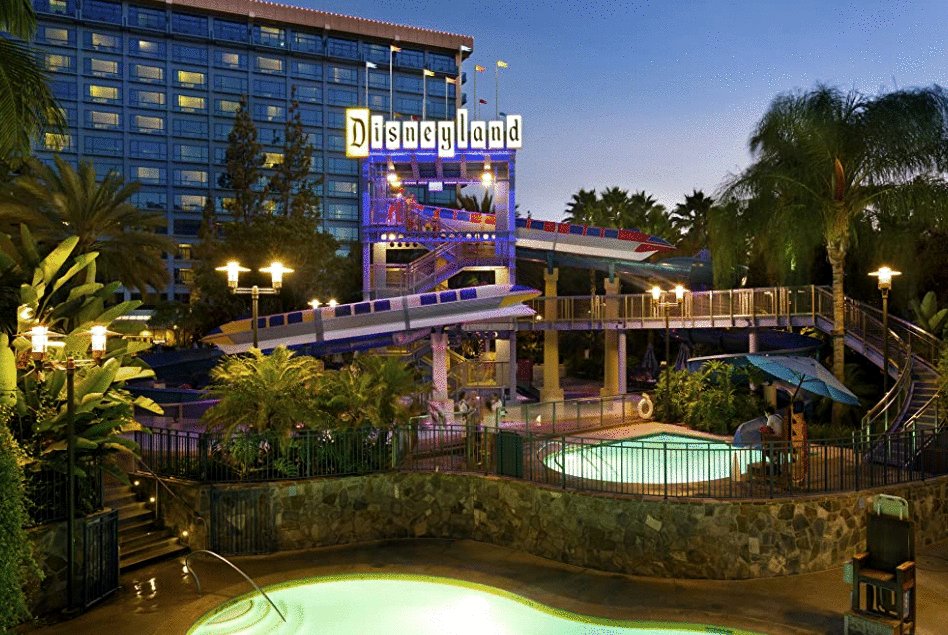 Photo du film Behind the Attraction