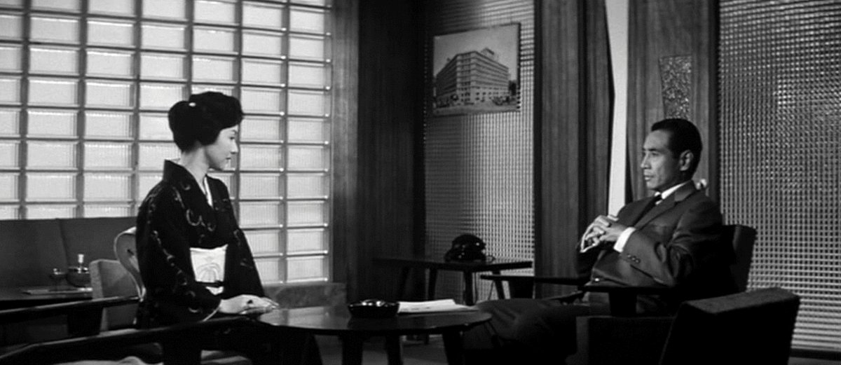 Photo from the movie When a Woman Ascends the Stairs