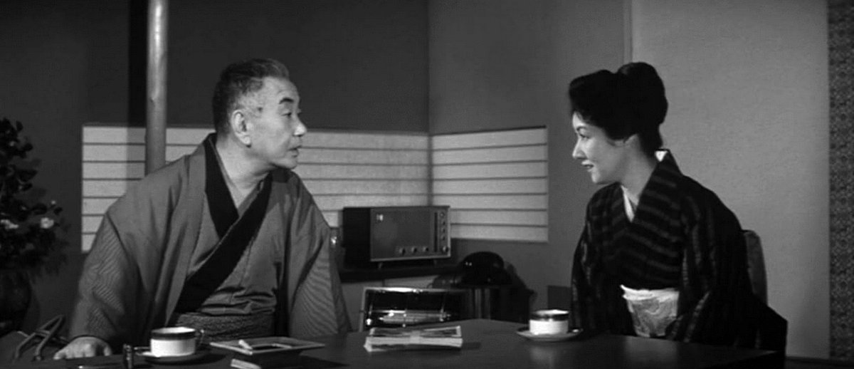 Photo from the movie When a Woman Ascends the Stairs