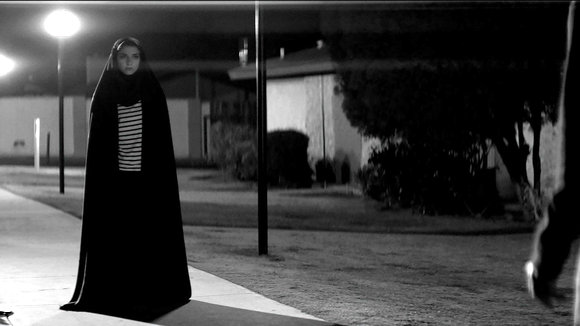 Photo du film A Girl Walks Home Alone at Night