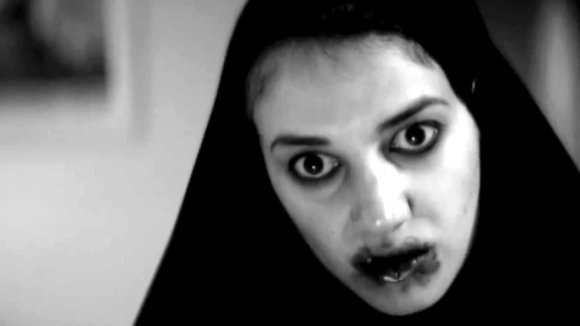 Photo du film A Girl Walks Home Alone at Night