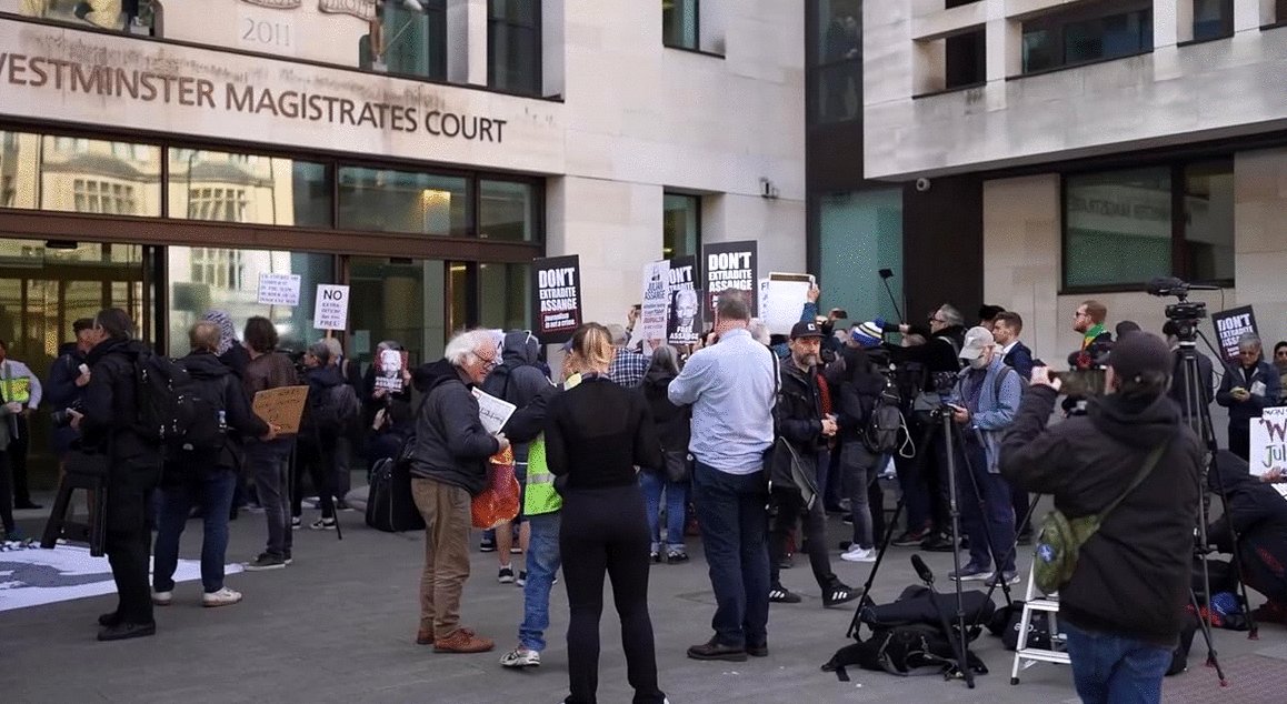 Photo du film The Trust Fall: Julian Assange