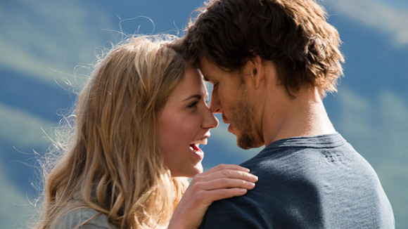 Photo from the movie The Right Kind of Wrong