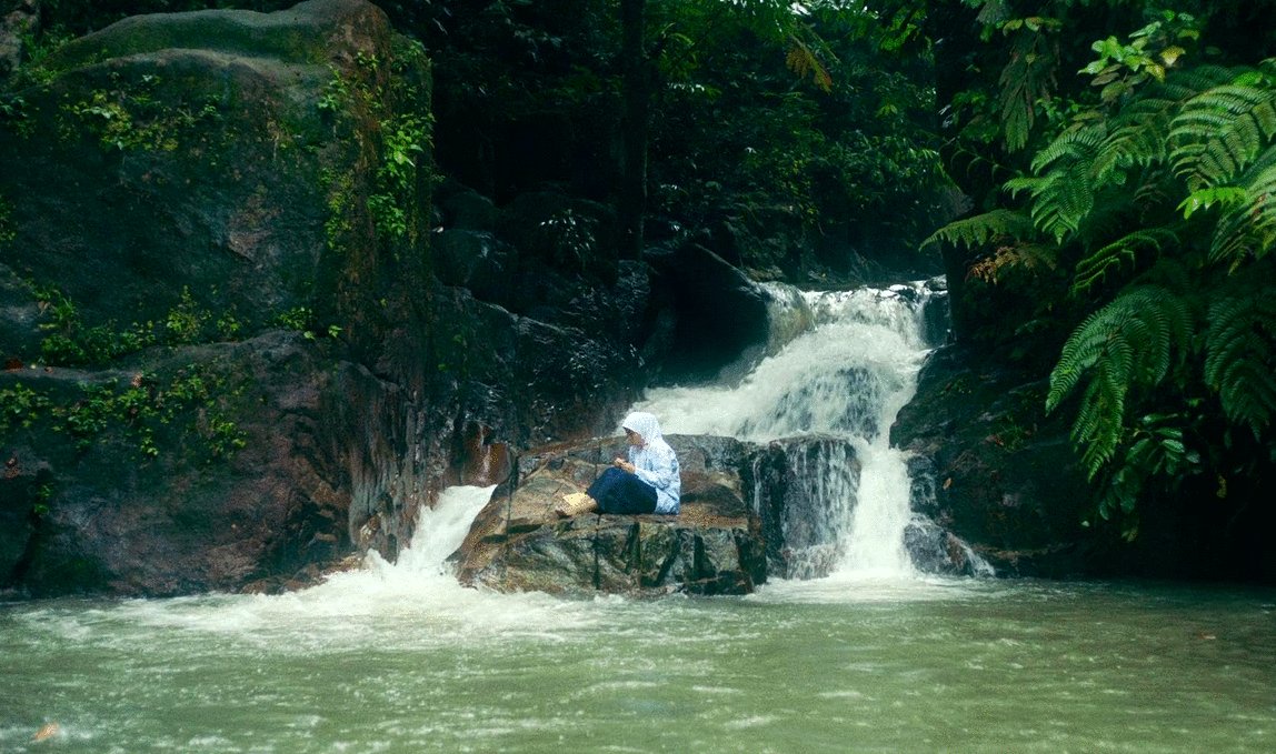 Photo from the movie Tiger Stripes [2023]