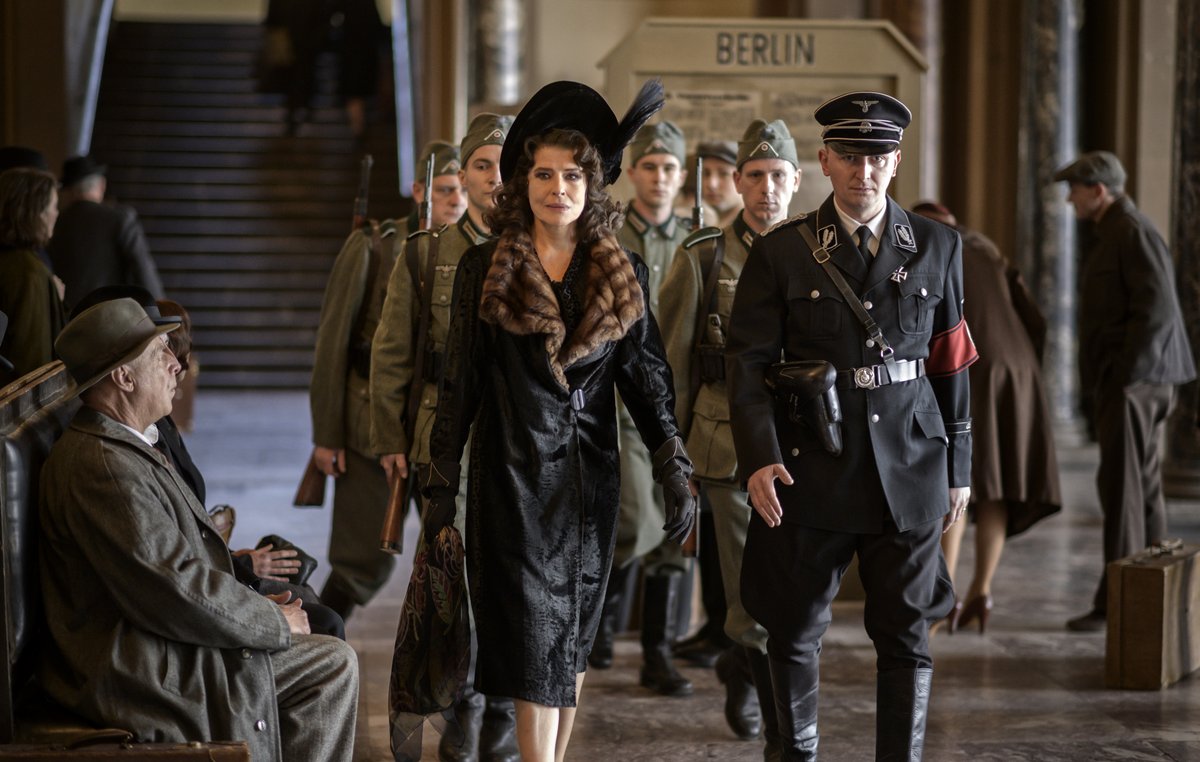 Photo from the movie The Colors of Fire