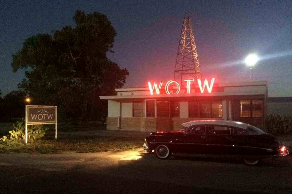 Photo from the movie The Vast of Night