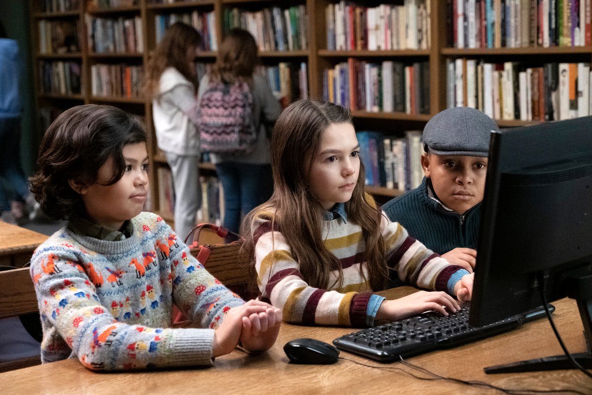 Photo du film Home Before Dark