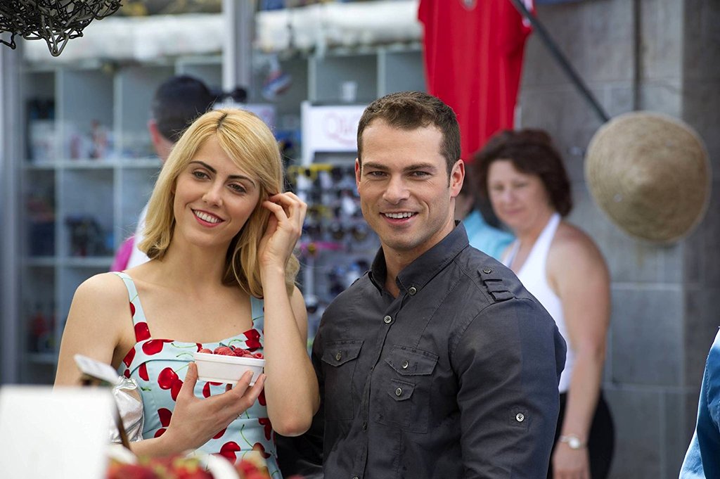 Photo from the movie The Girl He Met Online