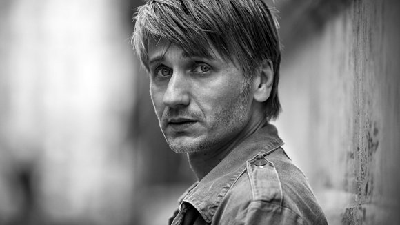 Photo from the movie In the Shadow of Women