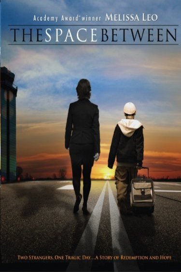 L'affiche du film The Space Between